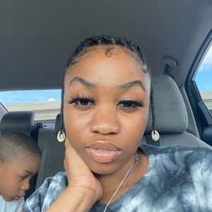 Meet your Posher, Corin Fraé 💗 Think of me as your digital thrift store lol🫶🏾